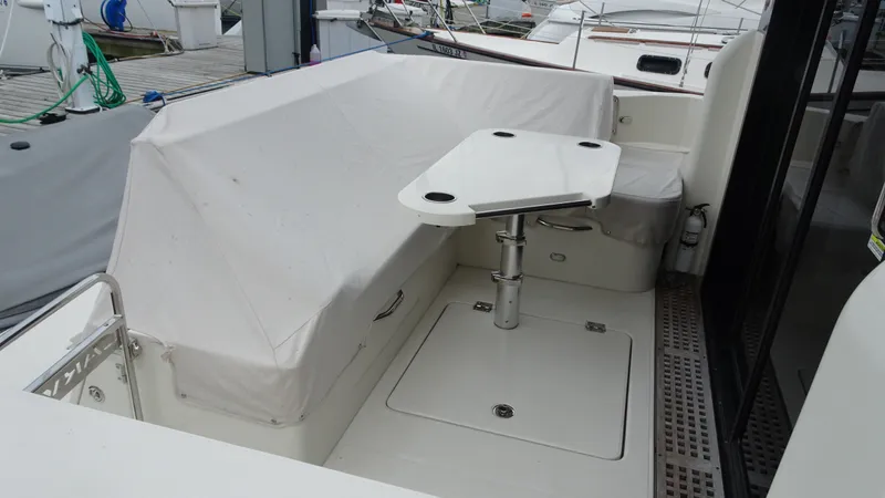 Sc Yacht Photos Pics 2018 Carver C34 Coupe yacht cockpit with covered seating and adjustable table.