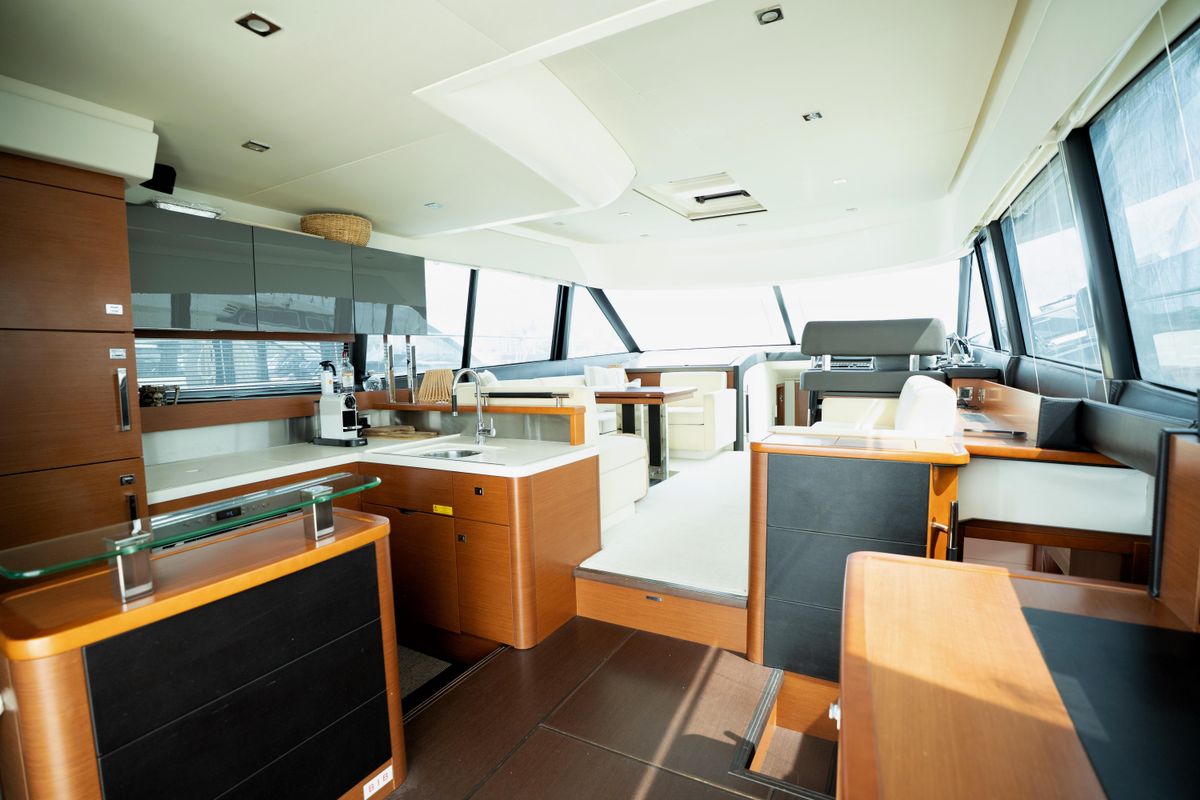 2014 Prestige 58 