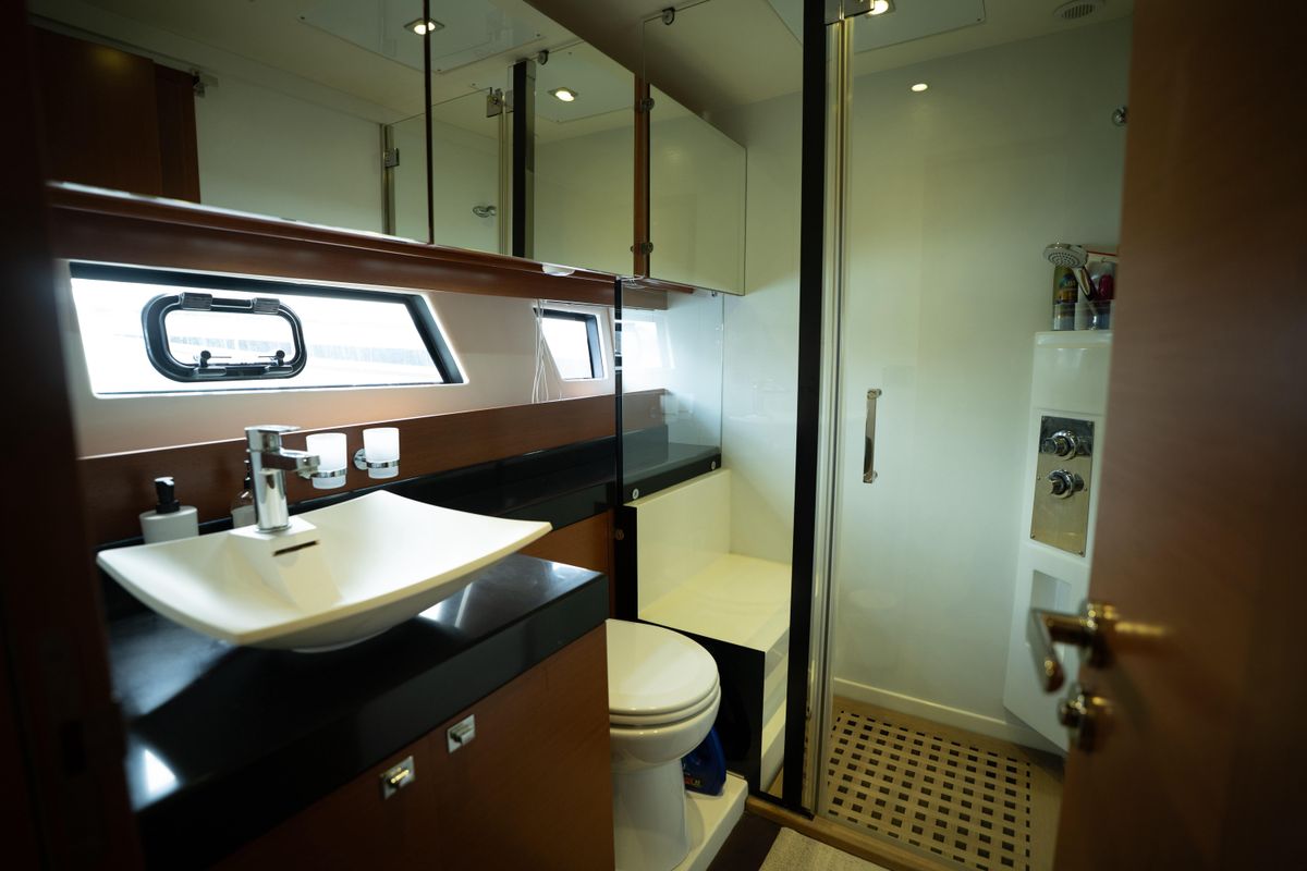 2014 Prestige 58 