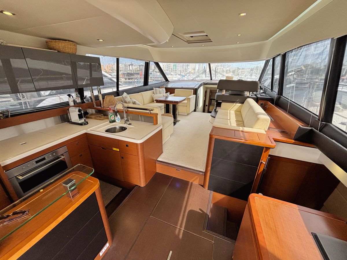 2014 Prestige 58 