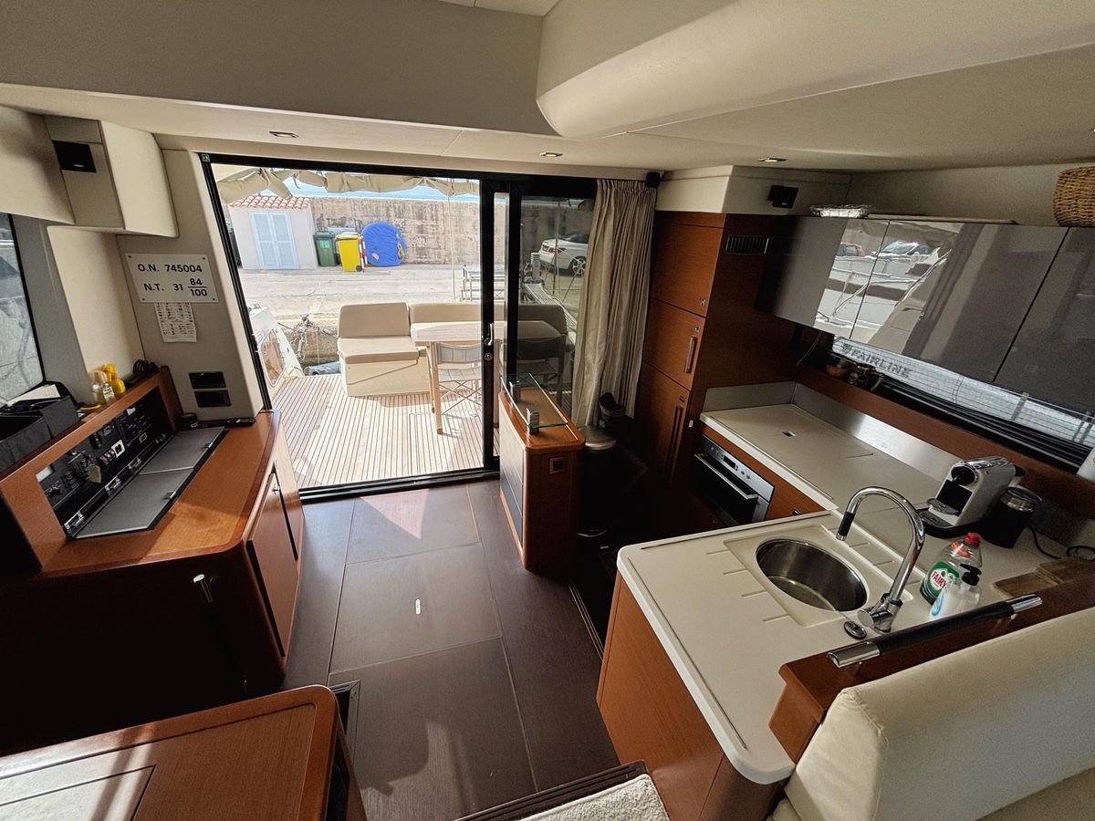 2014 Prestige 58 