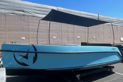 Vision Marine Technologies Volt 180