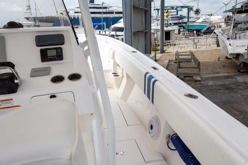 32 Intrepid Yacht Photos Pics 