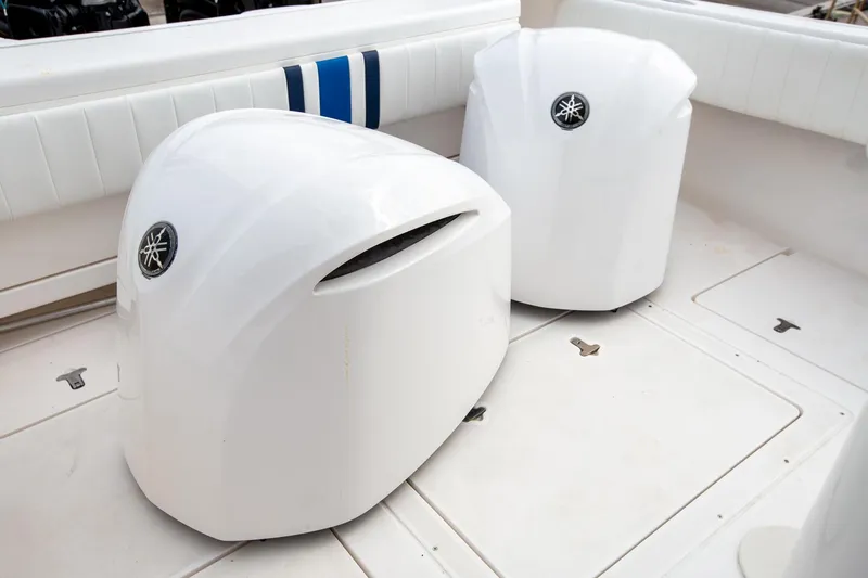 32 Intrepid Yacht Photos Pics 