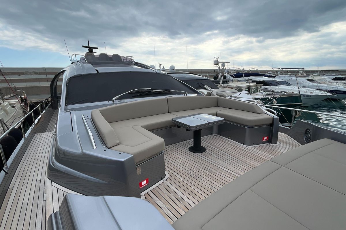 2024 Pershing 85 