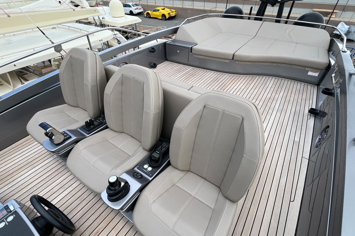 2024 Pershing 85 