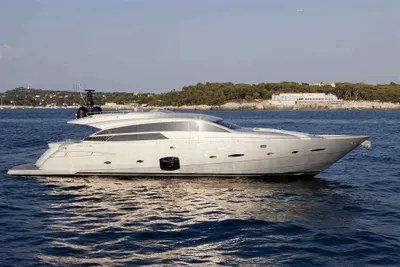 Pershing 92