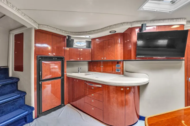  Yacht Photos Pics Luxurious 2004 Sea Ray 460 Sundancer yacht interior with modern kitchen and TV.