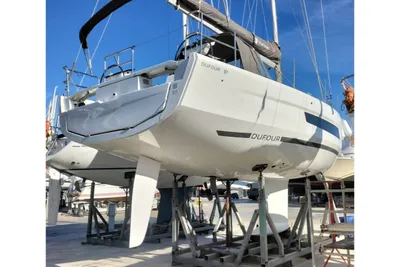 2025 Dufour 37