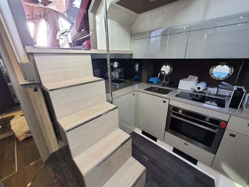 2022 Cranchi M 44 HT