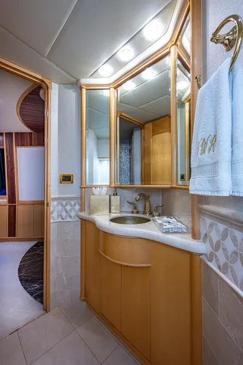 Wire We Here Yacht Photos Pics 