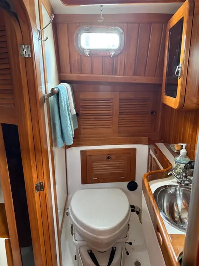 Avalon Yacht Photos Pics 