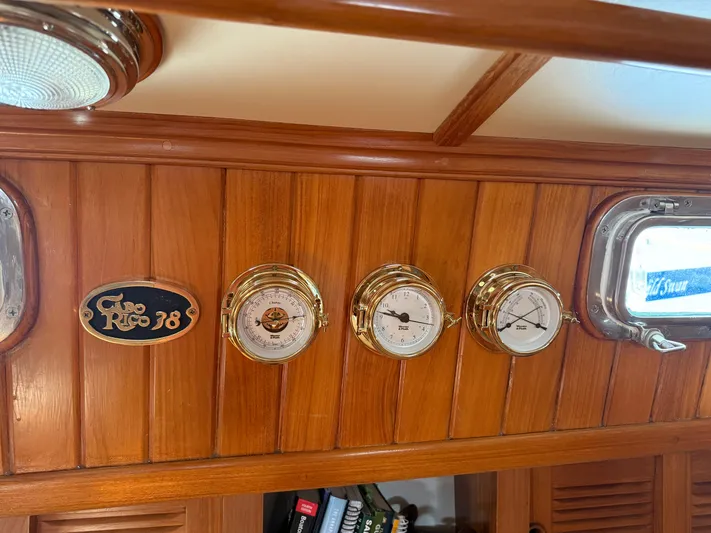 Avalon Yacht Photos Pics 