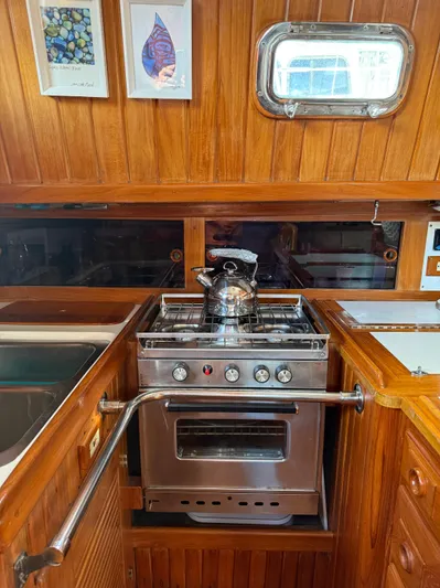 Avalon Yacht Photos Pics 