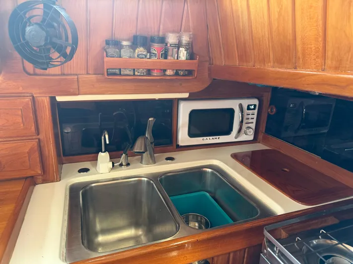 Avalon Yacht Photos Pics 