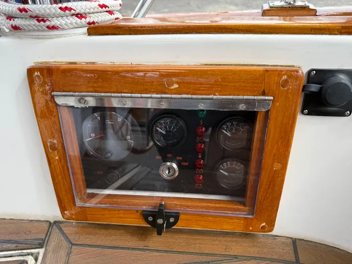 Avalon Yacht Photos Pics 