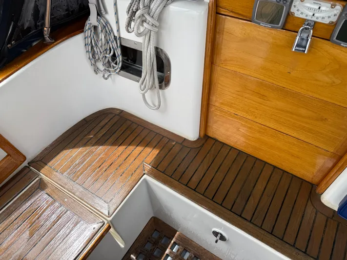 Avalon Yacht Photos Pics 