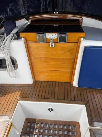 Avalon Yacht Photos Pics 