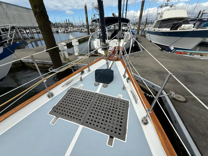 Avalon Yacht Photos Pics 