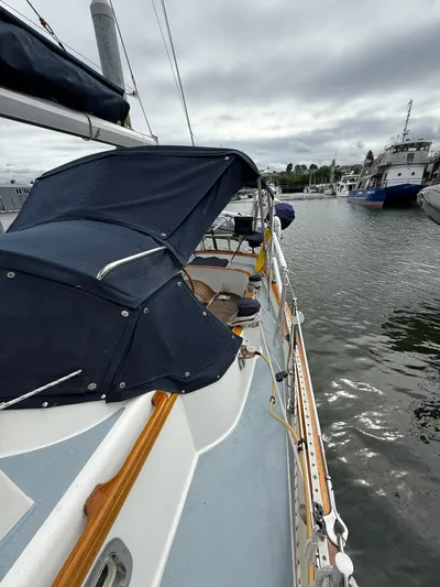 Avalon Yacht Photos Pics 