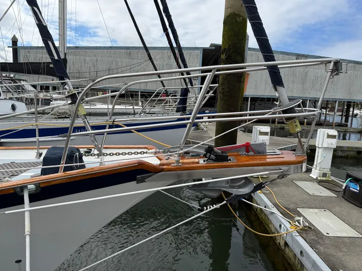 Avalon Yacht Photos Pics 