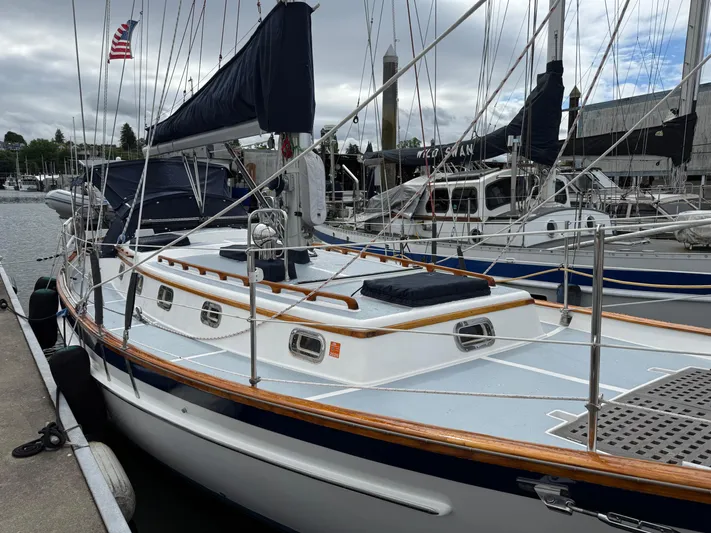 Avalon Yacht Photos Pics 