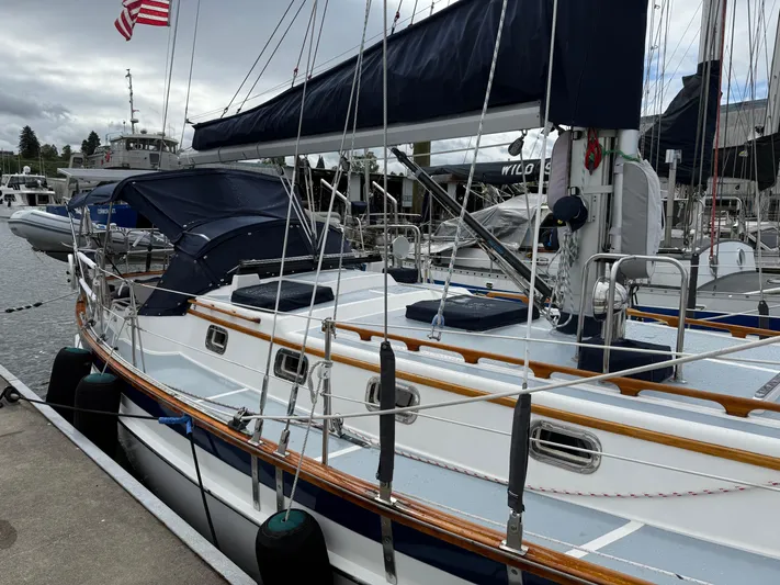 Avalon Yacht Photos Pics 