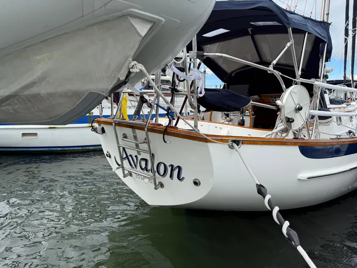 Avalon Yacht Photos Pics 