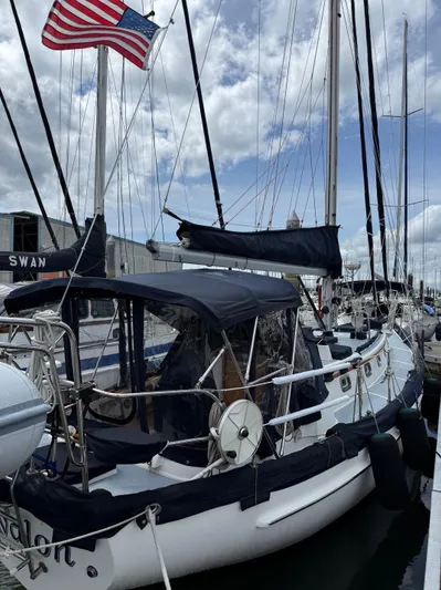 Avalon Yacht Photos Pics 