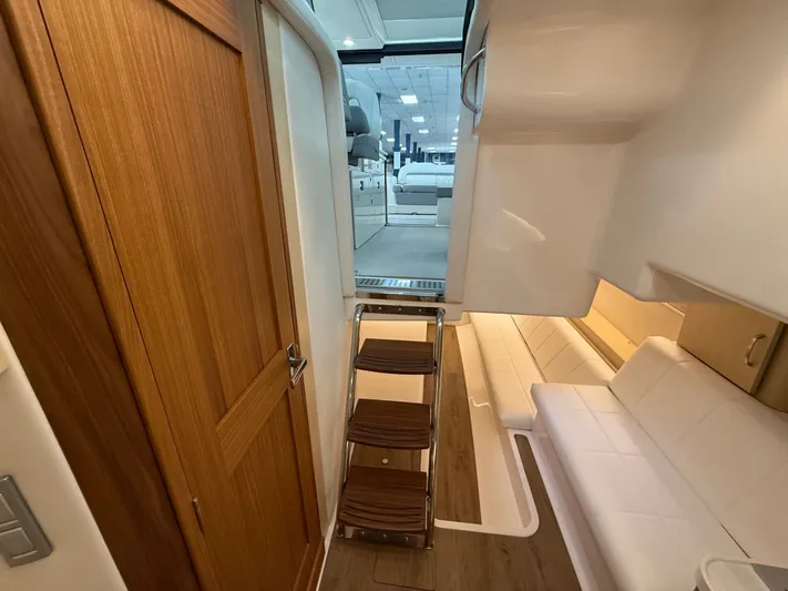  Yacht Photos Pics 2026 REGAL 36 XO - Image 3