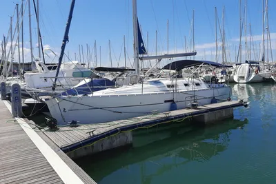 2005 Beneteau Oceanis Clipper 323
