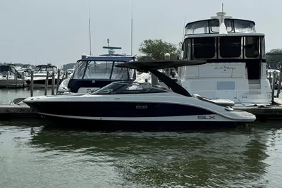 Sea Ray SLX 260