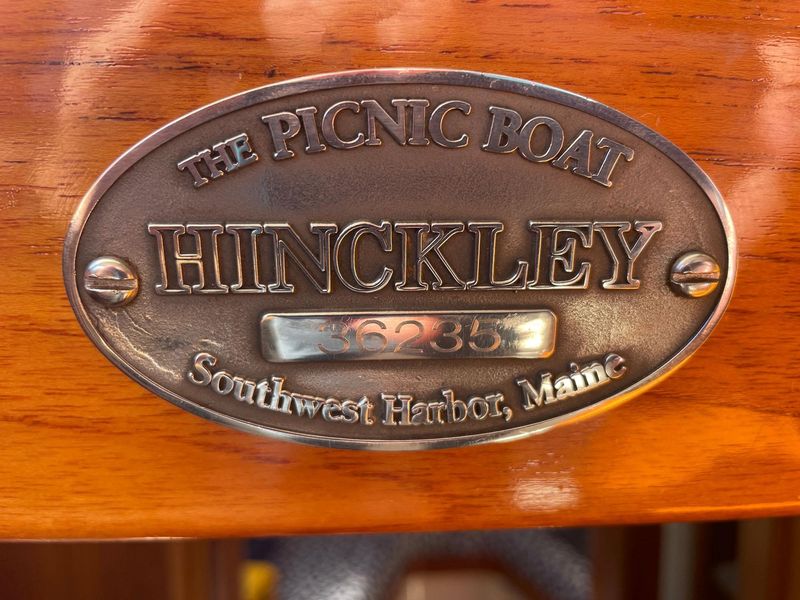 2002 Hinckley 36 Picnic Boat EP