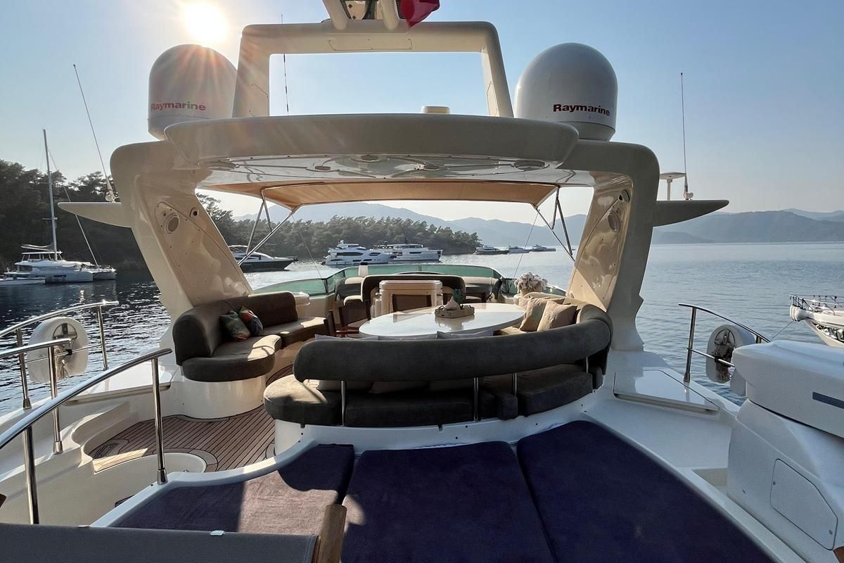 2004 Azimut 82 