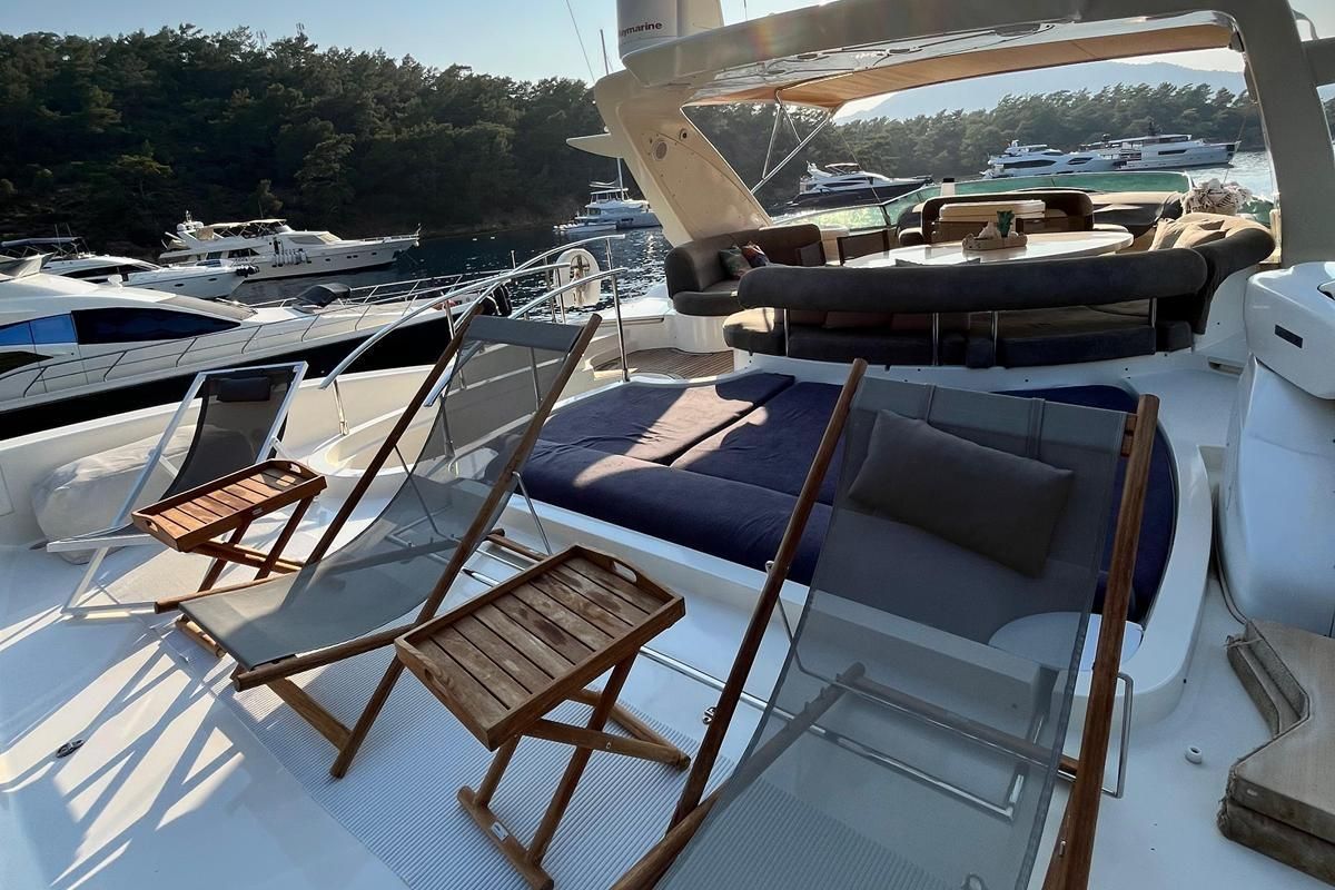 2004 Azimut 82 