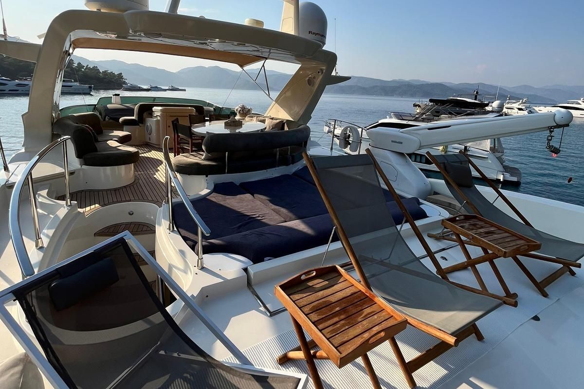2004 Azimut 82 