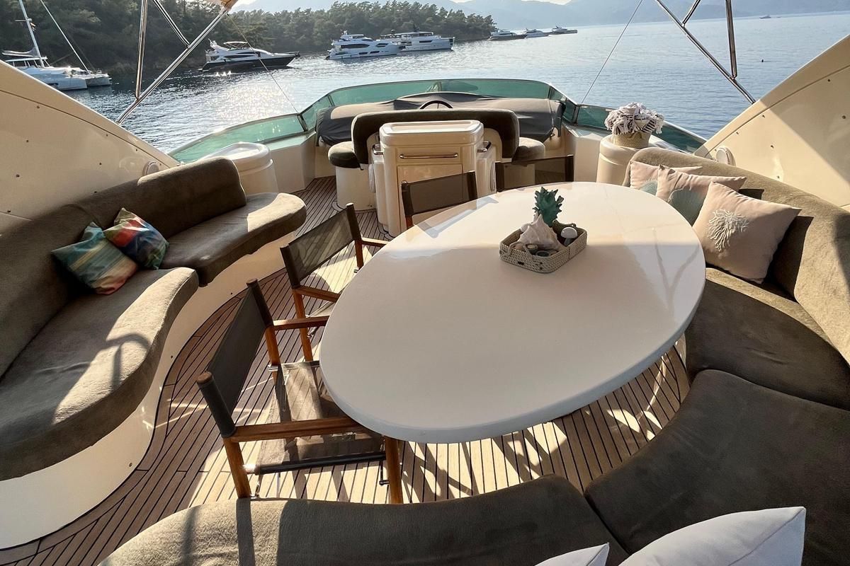 2004 Azimut 82 