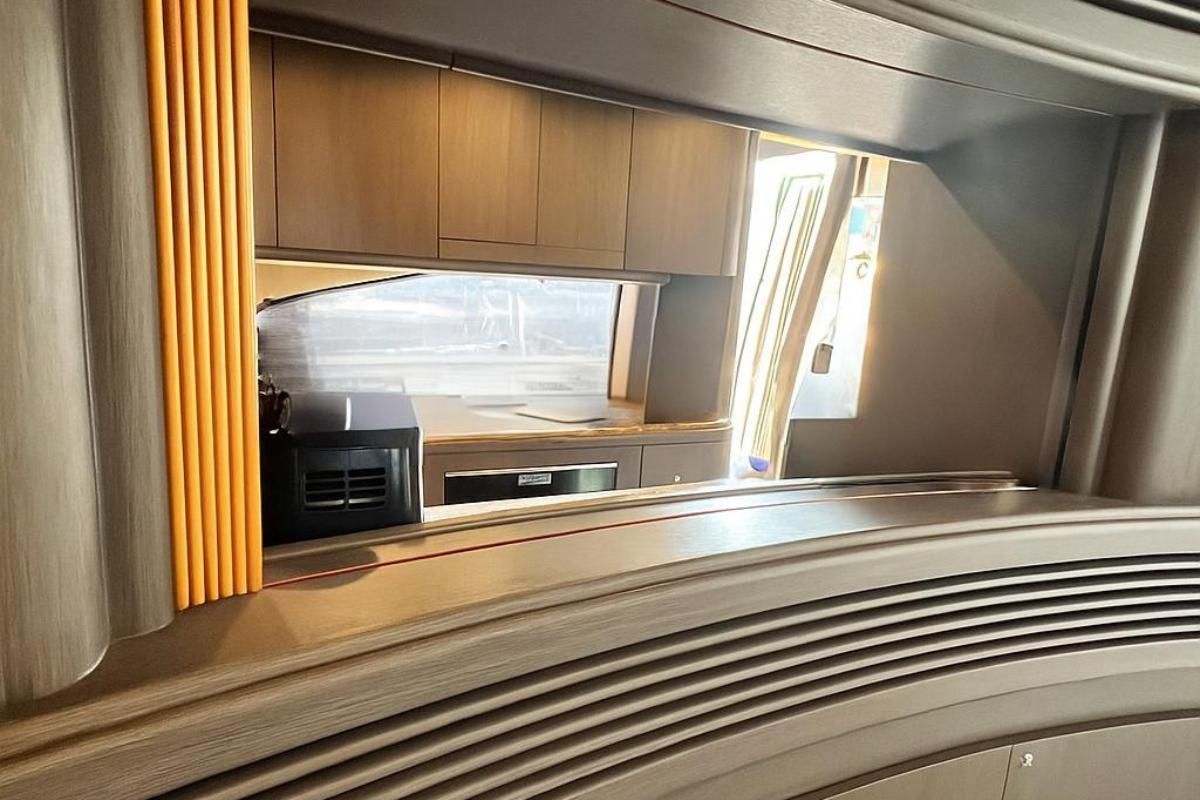 2004 Azimut 82 