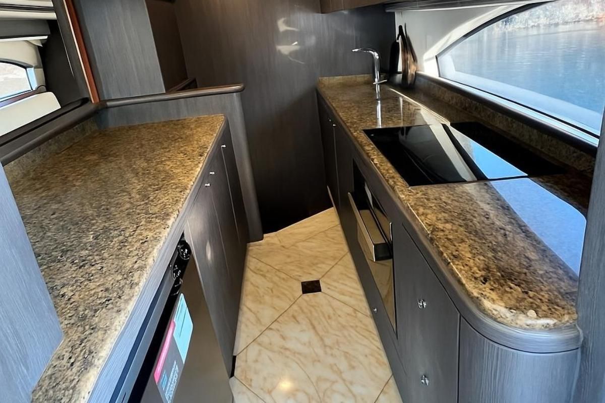 2004 Azimut 82 