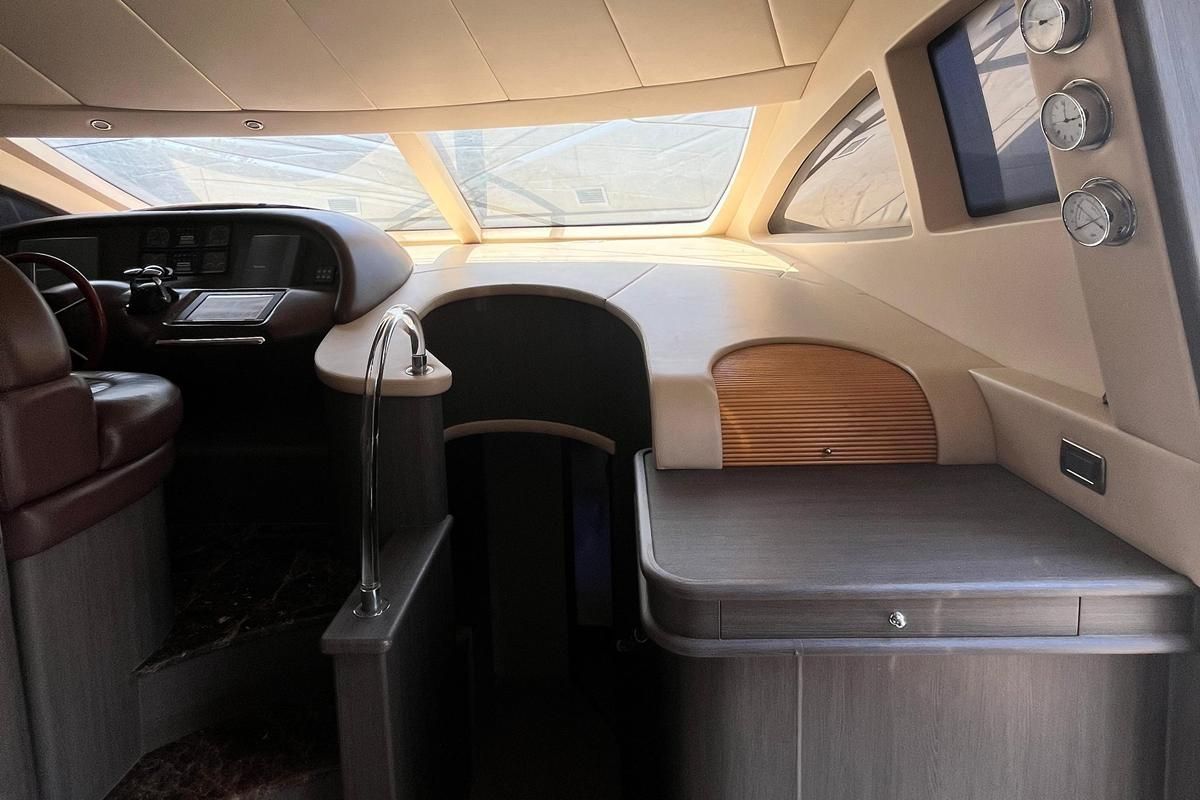 2004 Azimut 82 