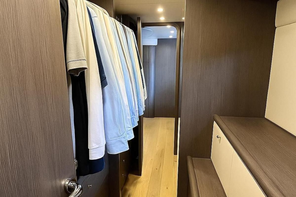 2004 Azimut 82 