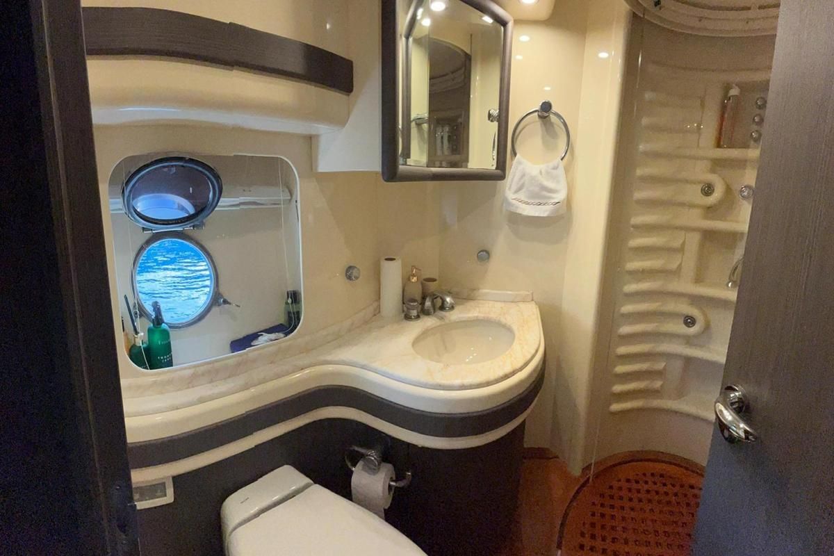 2004 Azimut 82 