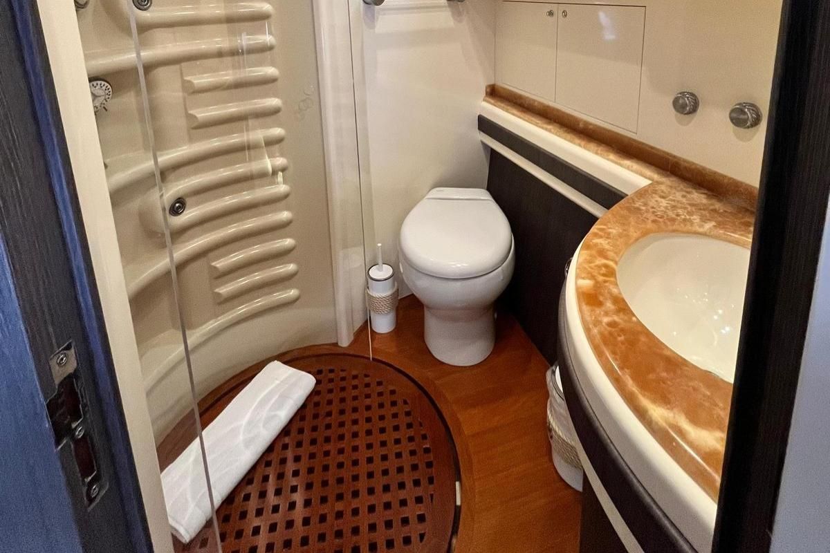 2004 Azimut 82 