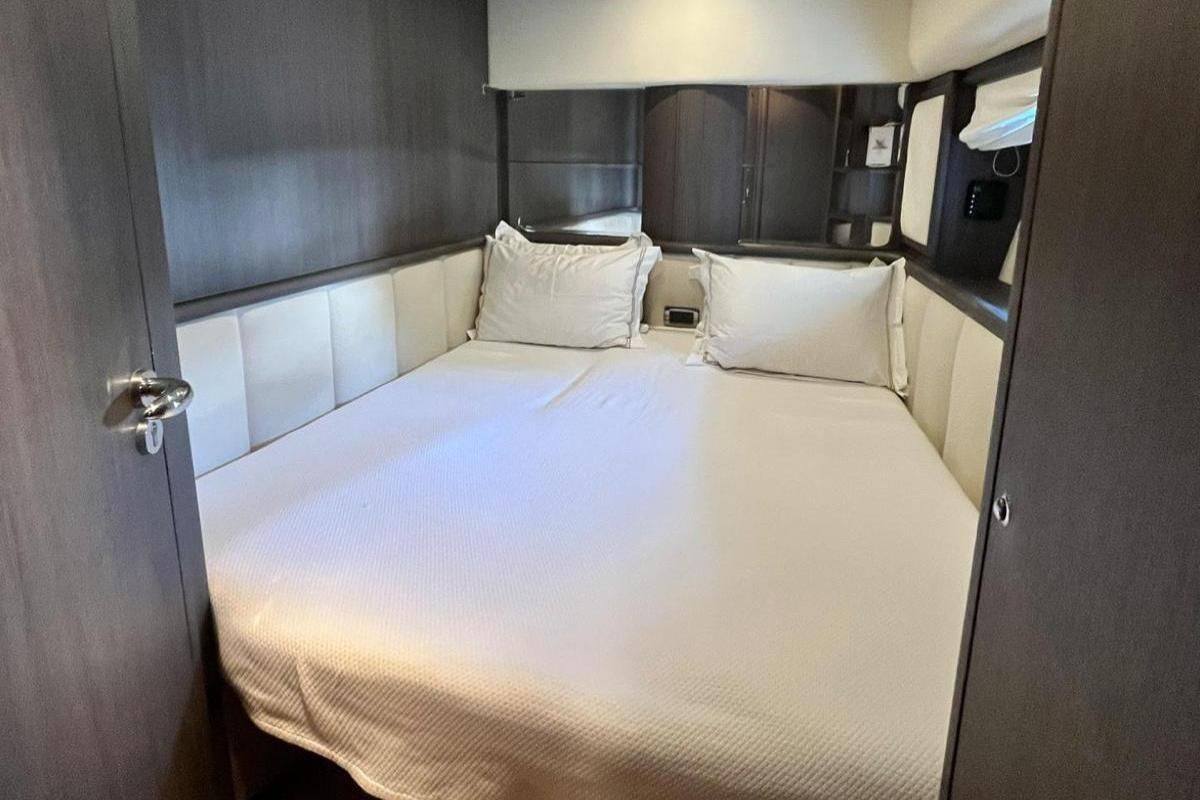 2004 Azimut 82 