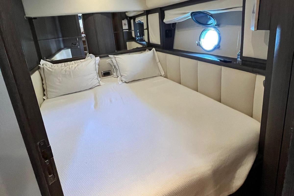 2004 Azimut 82 