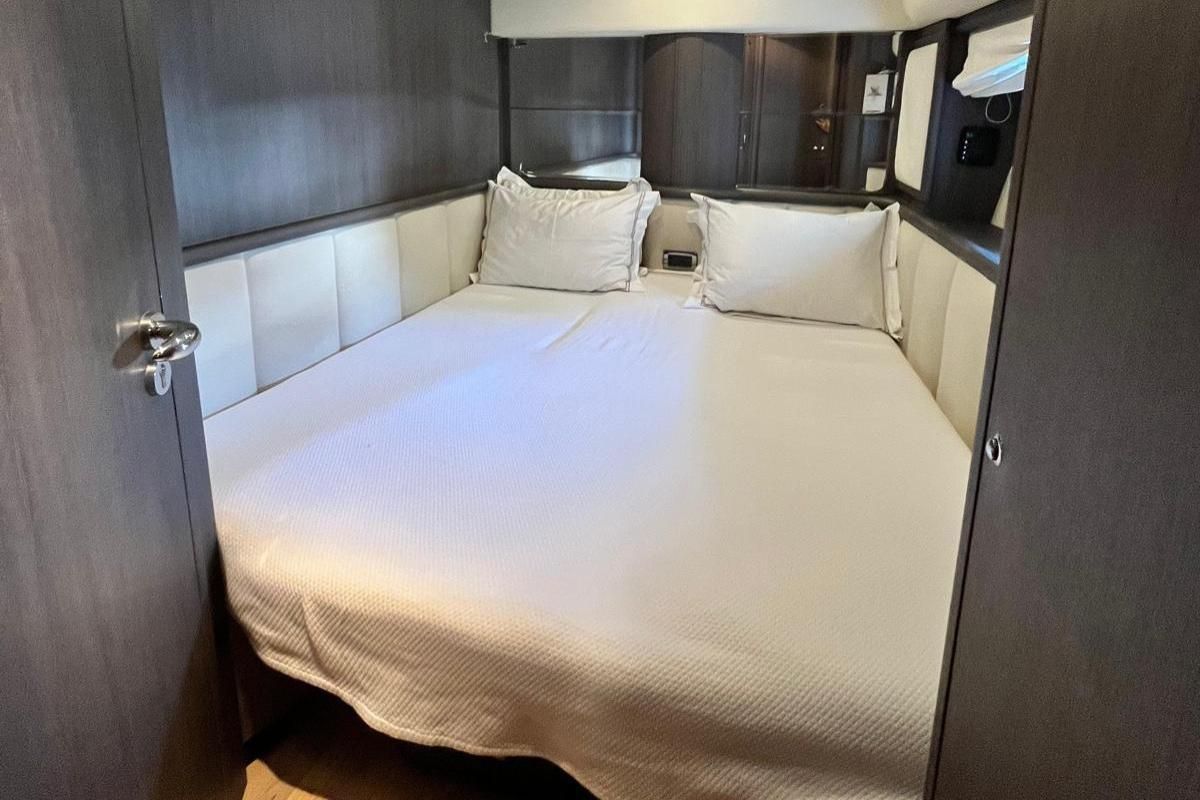 2004 Azimut 82 