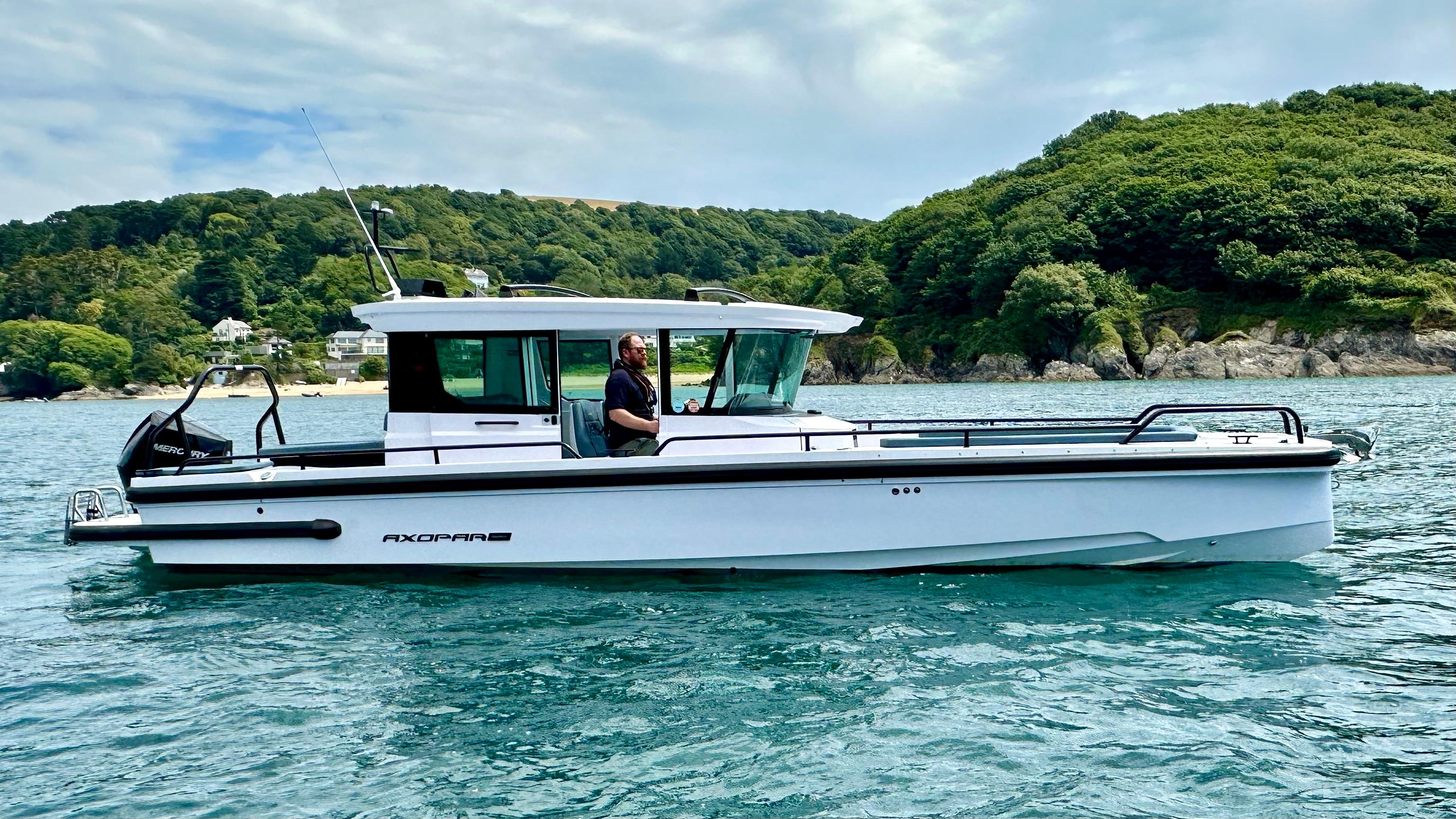 Axopar 28 cabin hotsell