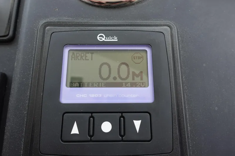 Somedays Here Yacht Photos Pics Chain counter display on Jeanneau NC 37 boat, showing 0 meters and battery status.