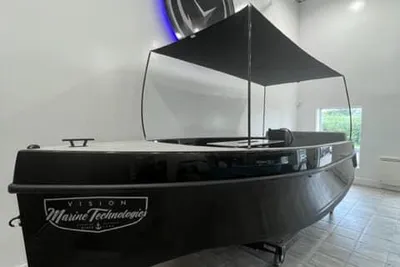Vision Marine Technologies Volt 180