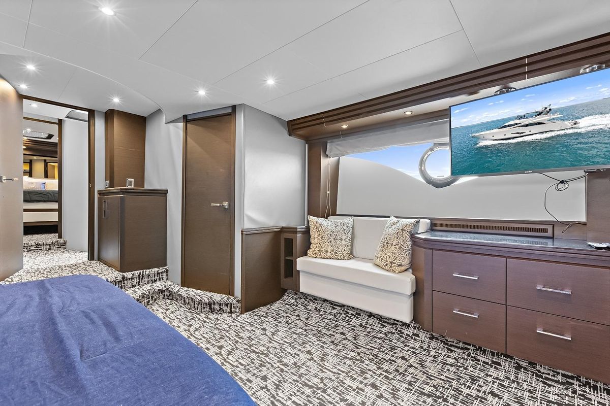 2016 Marquis 72 